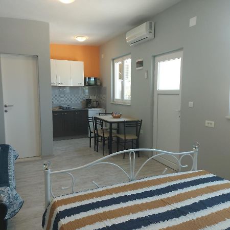 Studio Apartment Palmira Ližnjan エクステリア 写真